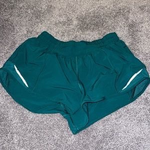 Lululemon Hotty Hot shorts 2.5